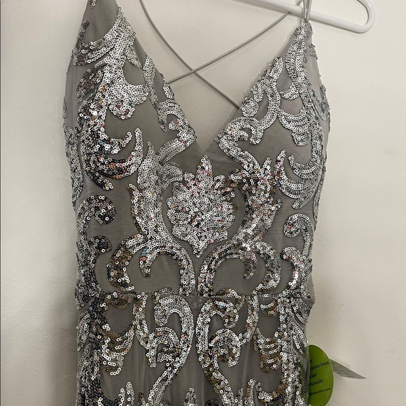 FORMAL DRESS - Picture 2 of 5